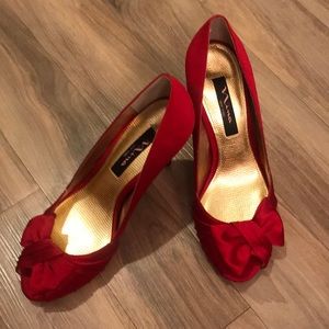 Nina NY Red satin heels size 8 1/2 M
